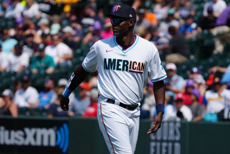 Twins Hire LaTroy Hawkins to Lead Reconstructed Bullpen