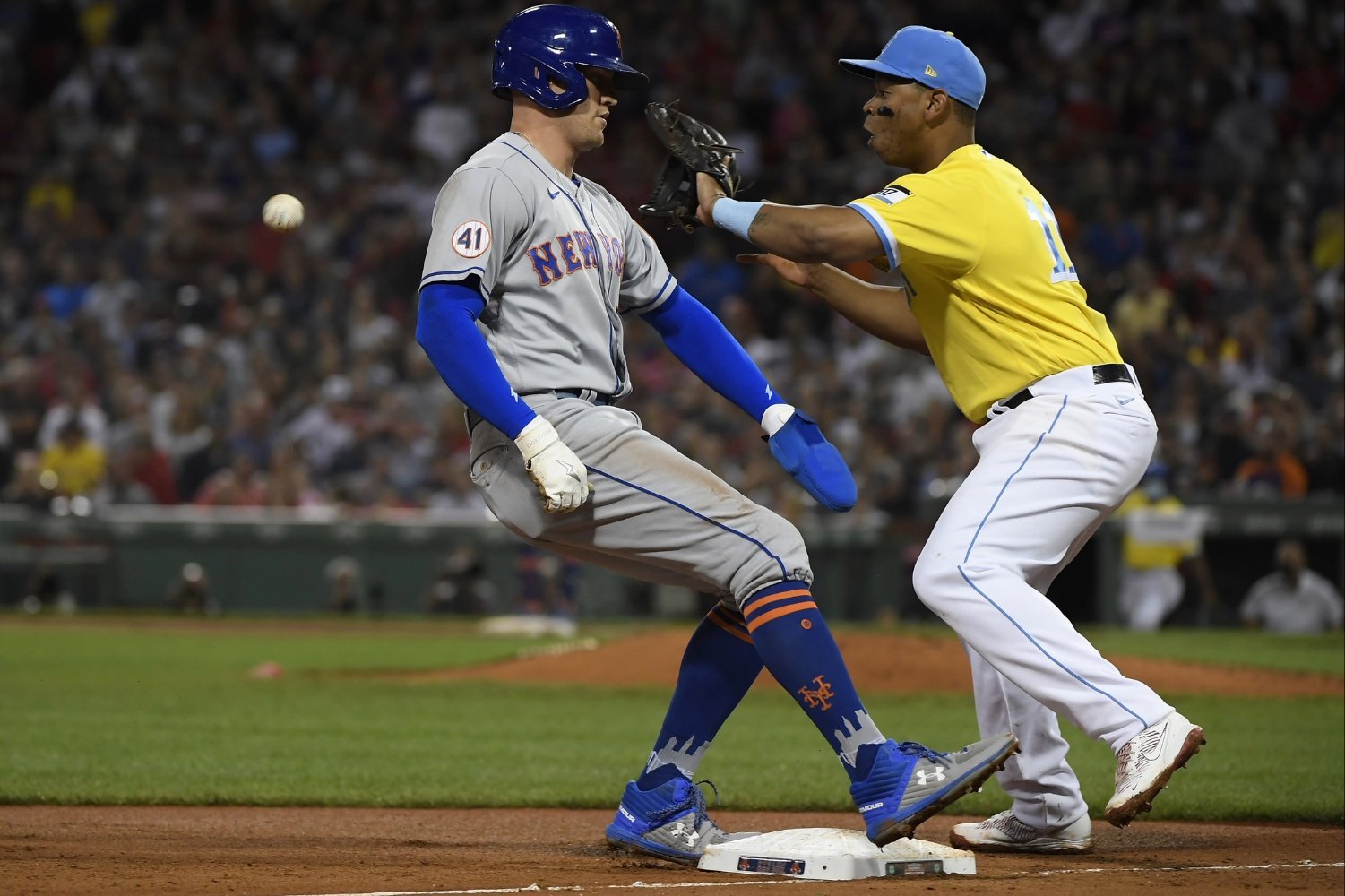 More information about "How the Taylor Ward and Brandon Nimmo Trades Impact the Red Sox's Offseason Plans"