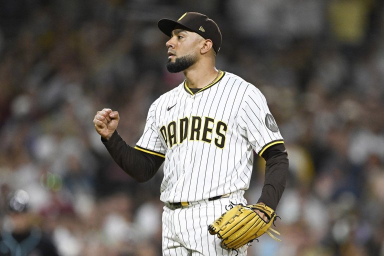 Blue Jays Kicking The Tires On Former Padres Closer Robert Suarez