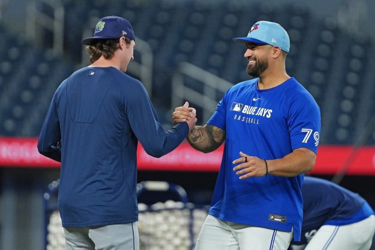Fired Twins Coach Wins Top Honors from Baseball America