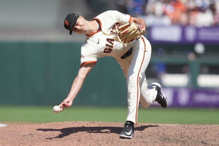 Blue Jays Sign Submariner Tyler Rogers to Bolster Bullpen