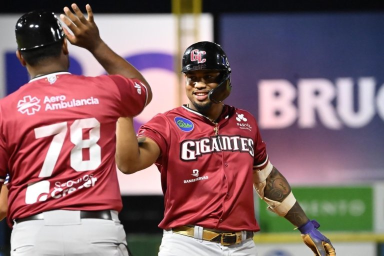 Should Marlins rethink first base plans after Deyvison De Los Santos' winter ball success?