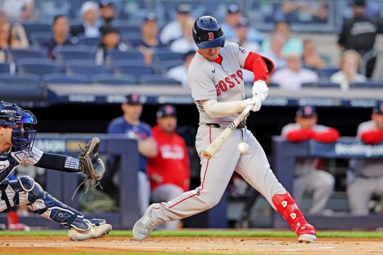 Why Chicago Cubs Shouldn't Sign Alex Bregman to Multi-Year Deal