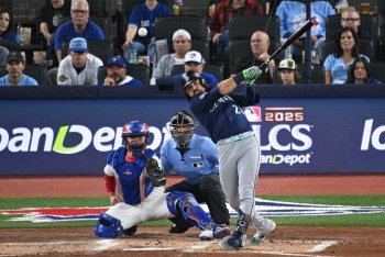 Cubs Interested In Third Baseman Eugenio Suarez