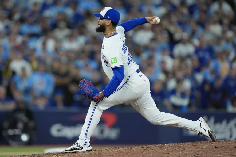 Minnesota Twins Have Shown Interest in Seranthony Dominguez