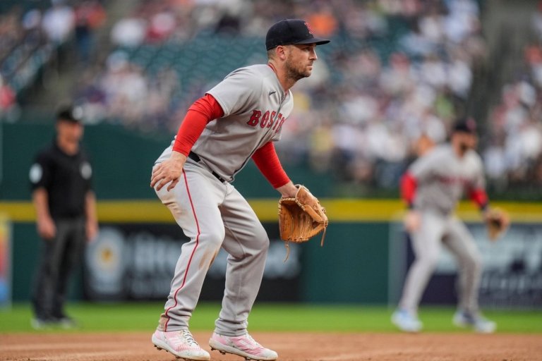 The Athletic Confirms Boston's "Aggressive" Offer for Alex Bregman