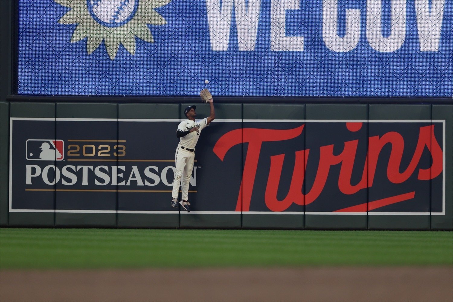 More information about "Minnesota Twins Hire Michael A. Taylor as Outfield Instructor"