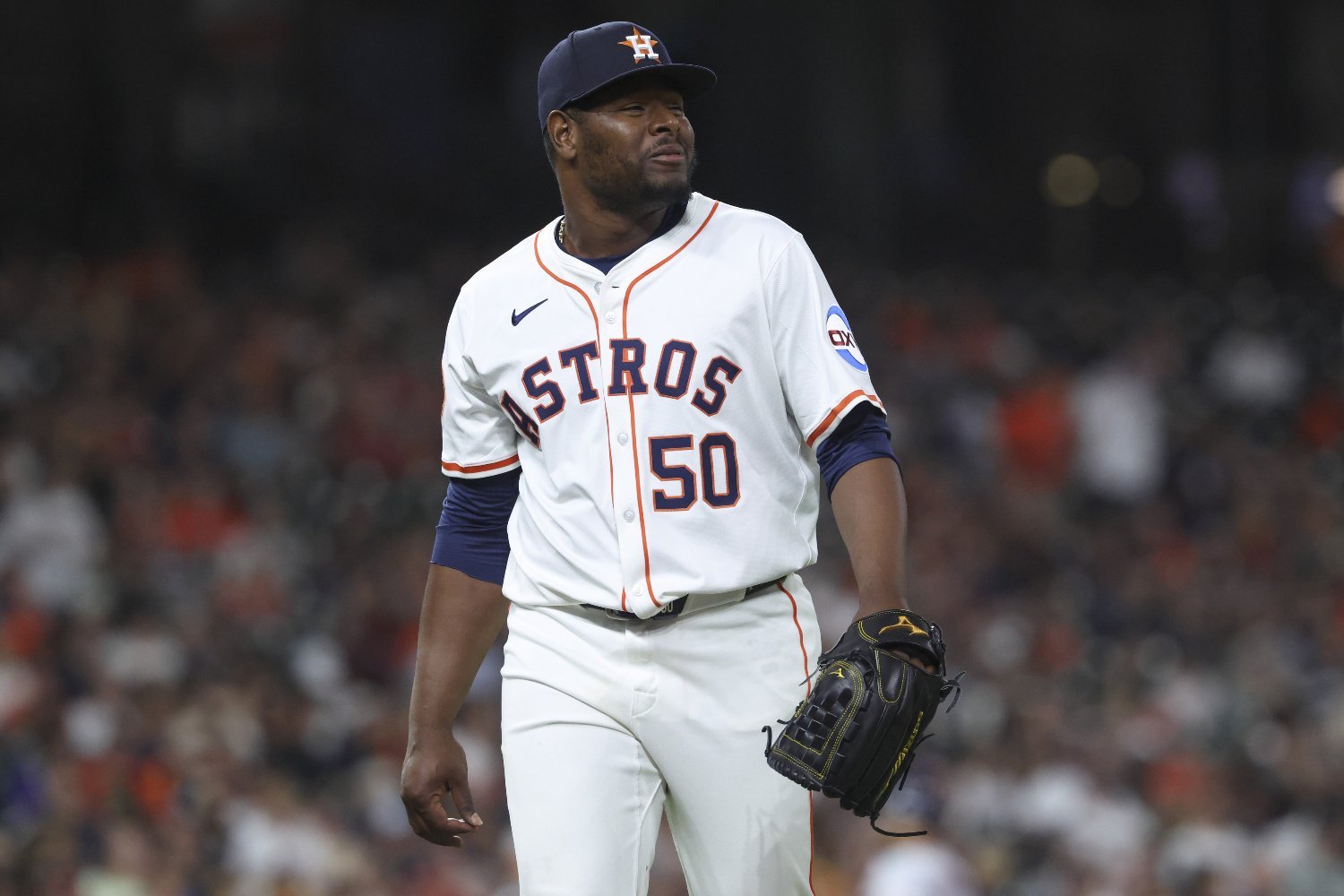 More information about "Royals to Sign Reliever Hector Neris on Minor League Deal"