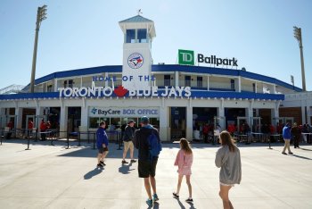 Blue Jays Pitchers and Catchers Report to Spring Training