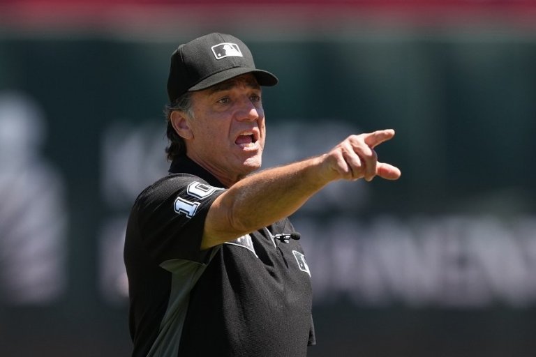 Twins Host Retirement Party for Longtime Umpire Phil Cuzzi