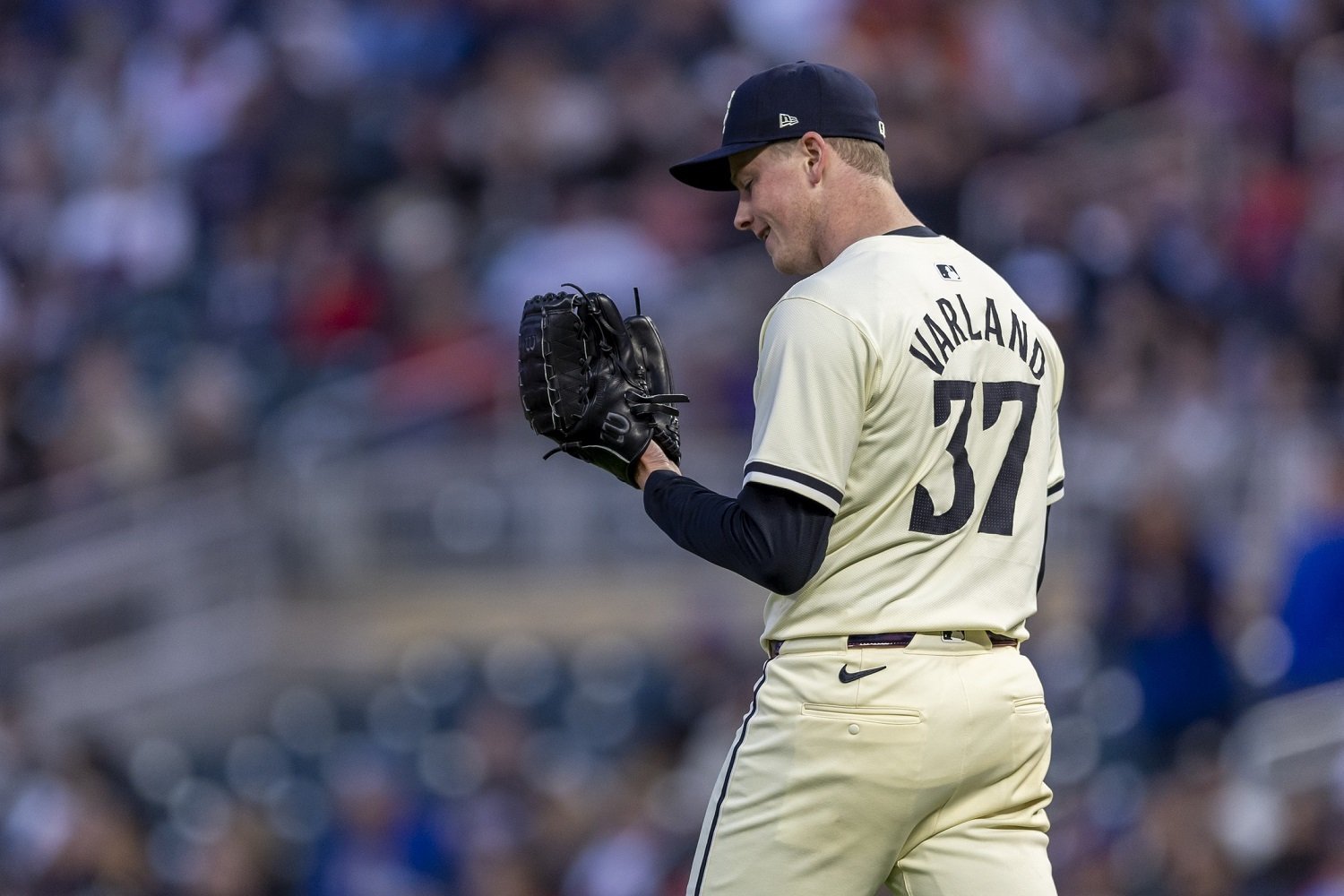 More information about "Twins and Blue Jays Discussed Louis Varland Trade Months Before Deadline"