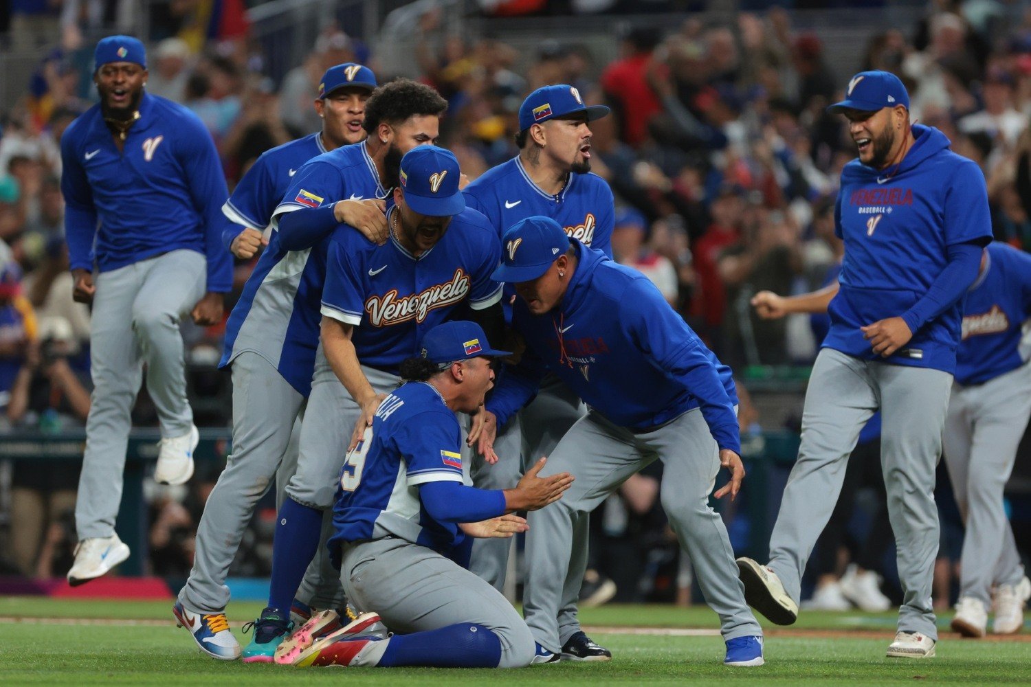 More information about "Why the Cubs Should Sign Closer Daniel Palencia to a Contract Extension"