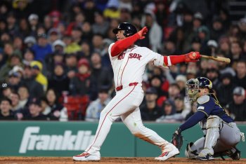 The Brewers Aren't Trying to Hit (or Hurt) Willson Contreras. But Don't Try Telling Him That.