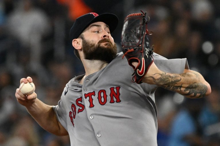 Should the Cubs Make a Call to Lucas Giolito?