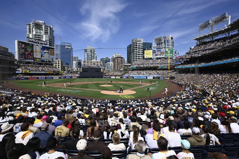 $3.9 Billion Padres Sale Highlights What Pohlad Wouldn’t Do in Minnesota