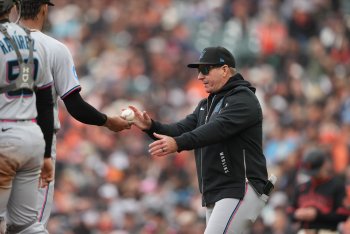 After lineup shake-up, Marlins offense shut down by Giants lefties