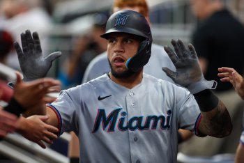 Marlins offense explodes in series-opening win over Braves