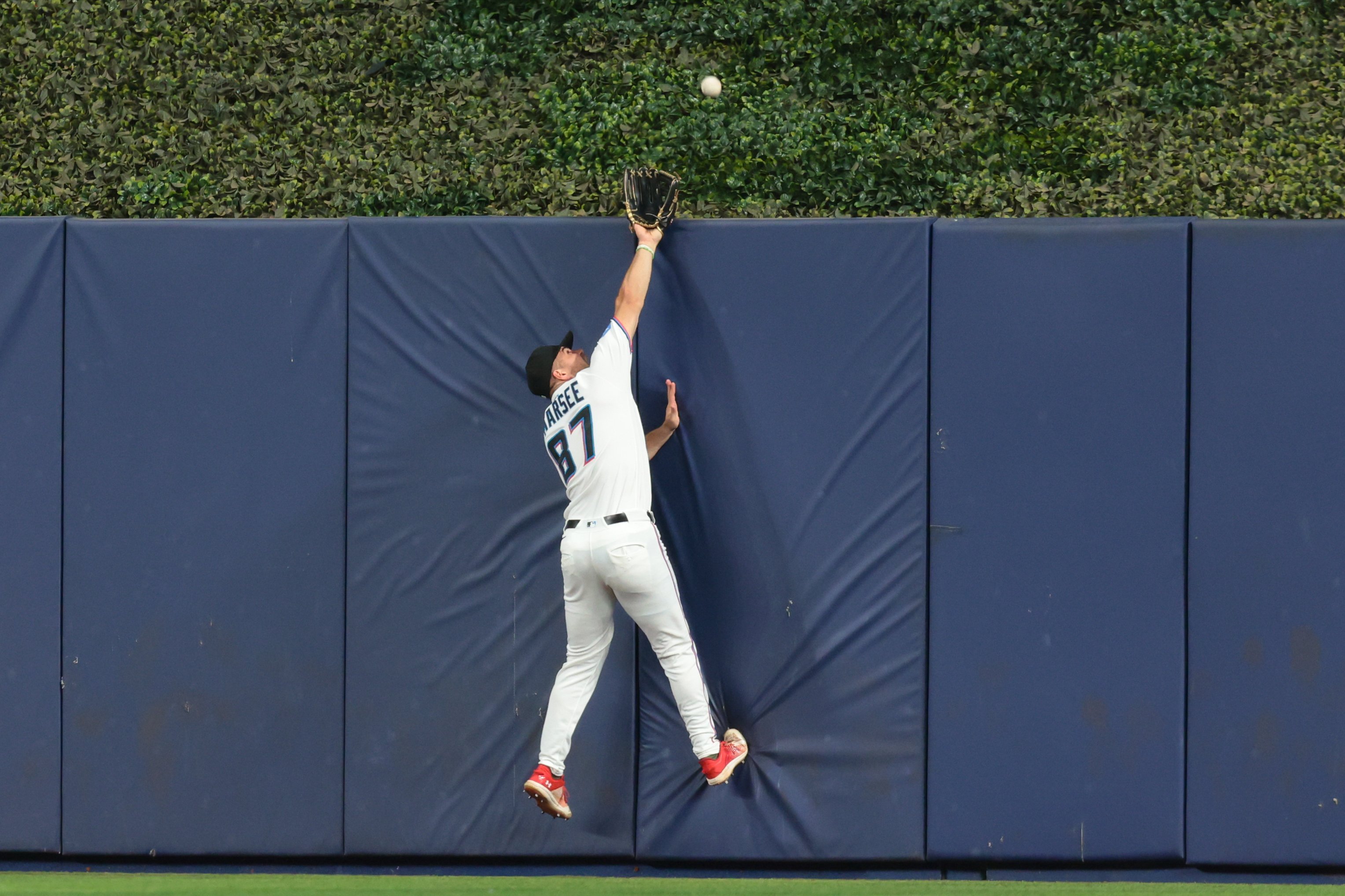 More information about "Miami’s woes continue as Atlanta defeats Sandy Alcantara and the Marlins again"
