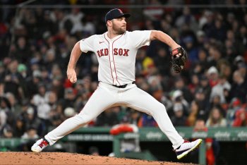Cubs Add Liam Hendriks to Bullpen Mix on MiLB Deal
