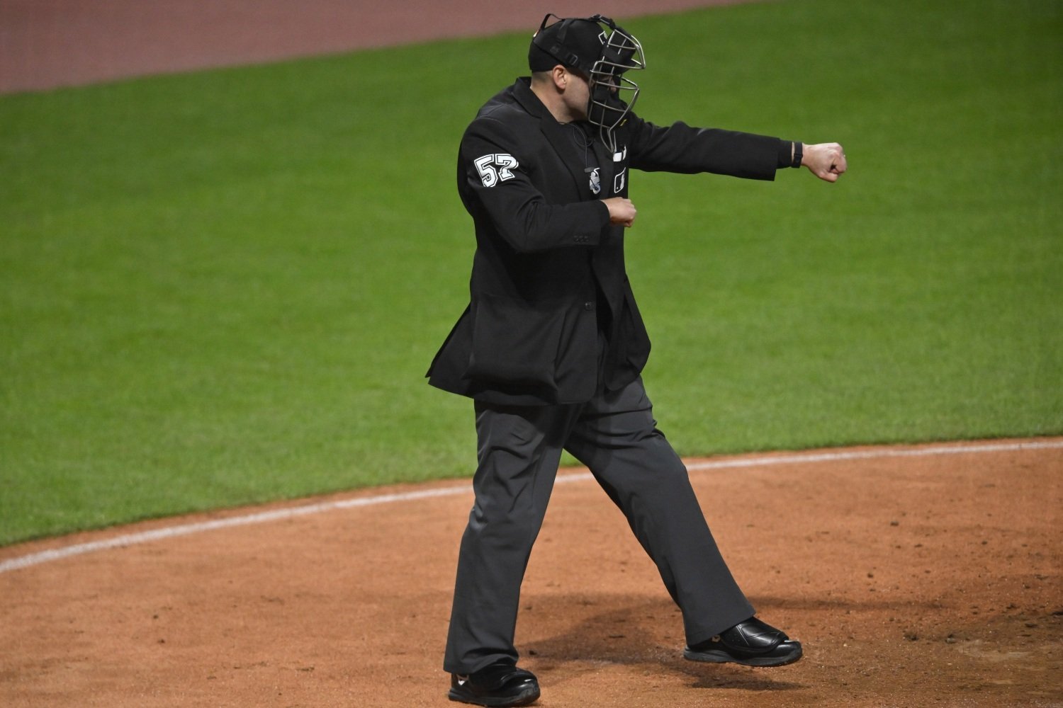 More information about "MSP’s Most Wanted: Twins Daily Tracks Down the Airport Employee Stealing MLB Umpire Pants"