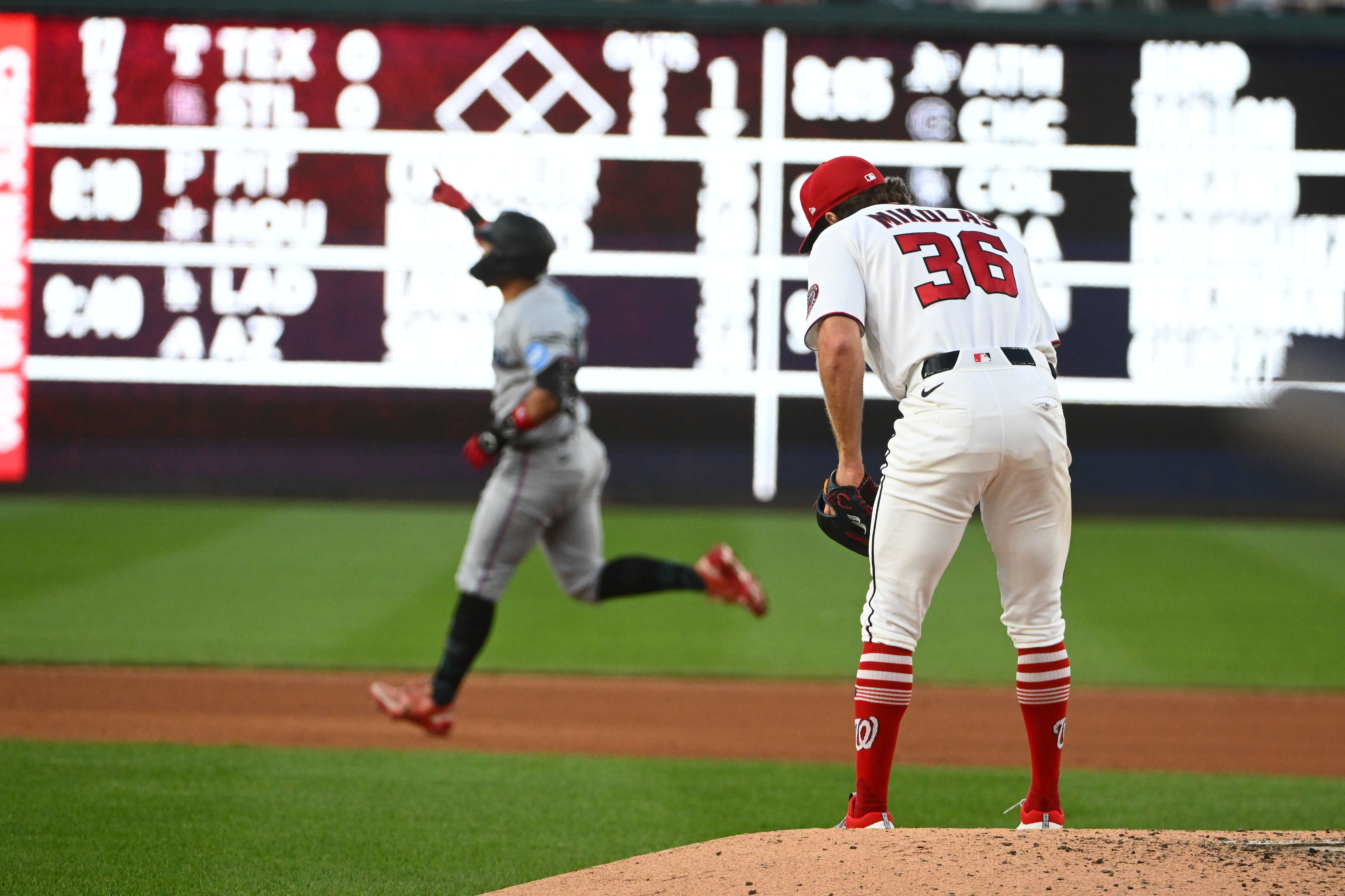 More information about "Thrice as nice: Marlins power way to series victory"
