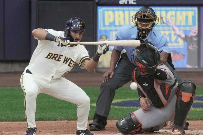 David Hamilton's Bunts Are Becoming a Major Story