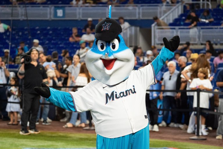 Freefalling Marlins lose 11th straight, tie franchise record