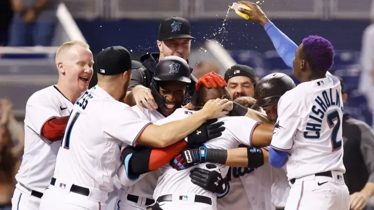 5-year Marliniversary: Aguilar's 3-run walk-off blast clinches series vs. Dodgers