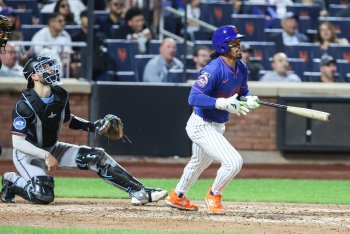 Battle of young aces spoiled by late inning Mets' heroics as Fish fall back to .500