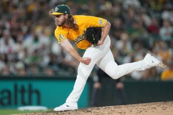 Royals Sign Pitcher Scott Barlow to Minor League Deal