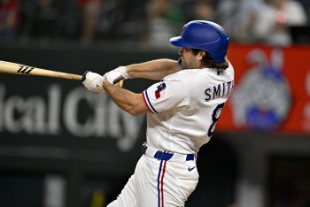 Blue Jays Acquire Josh Smith for Adam Macko
