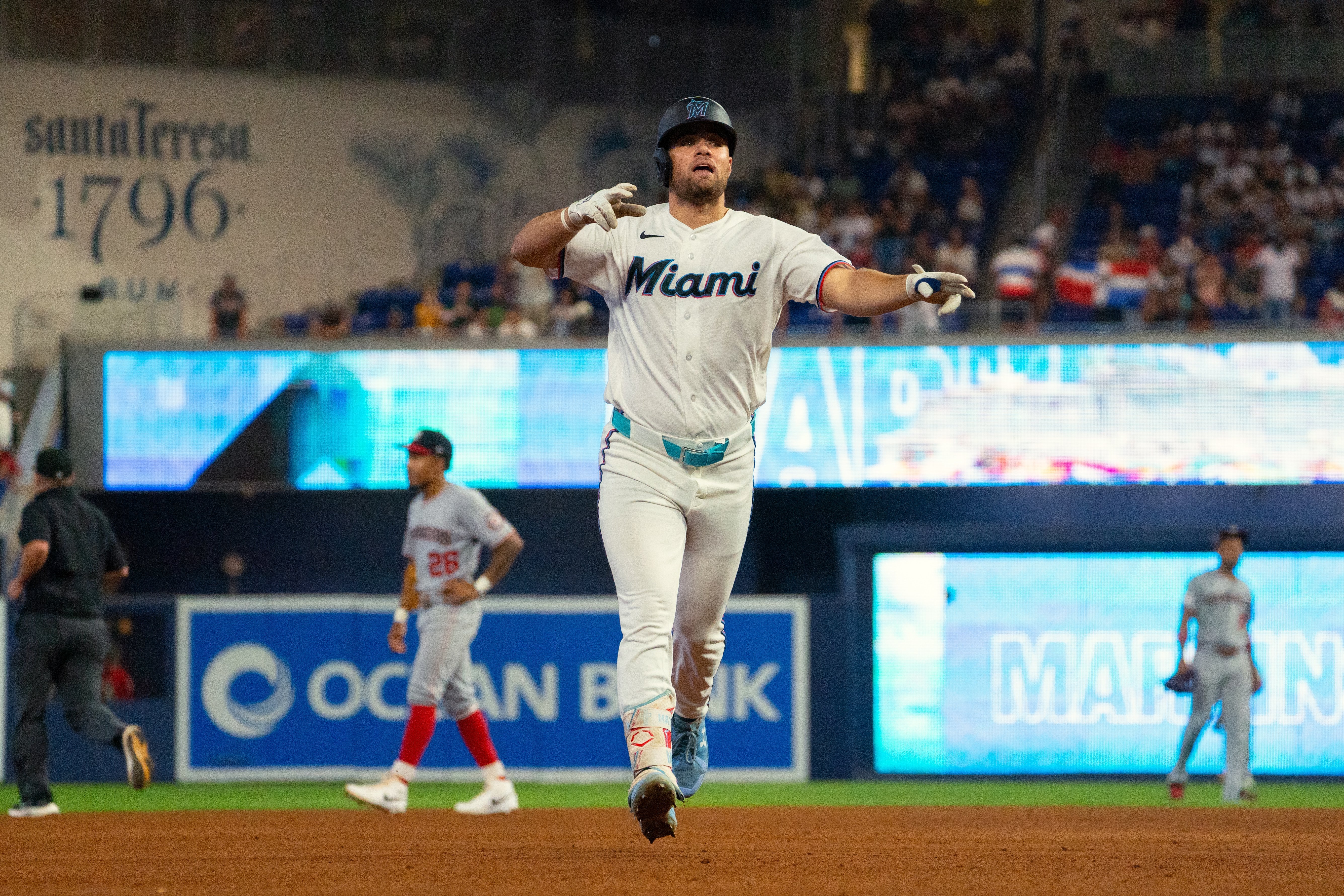 More information about "Solo shots by Hernández, Marsee power Marlins to 40th home win"