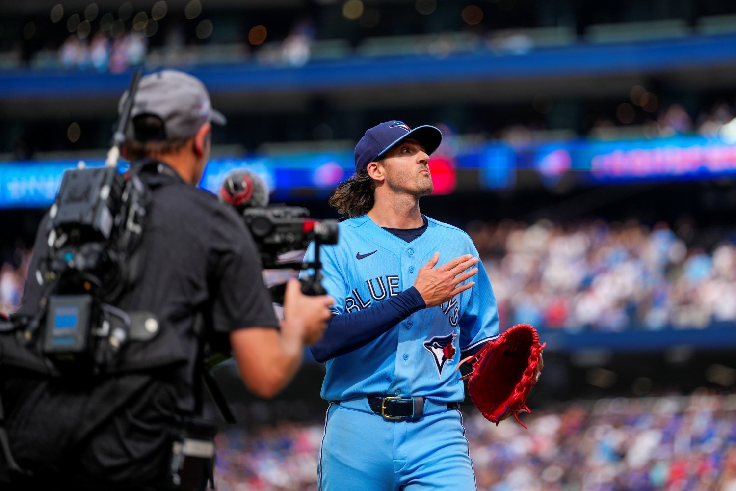 More information about "Sources: Cubs Attempting to Land Starter and Reliever in Package Deal"