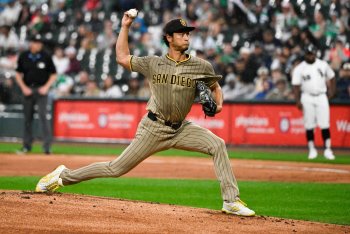 Yu Darish Throws Bullpen, Still Unsure About Padres Return