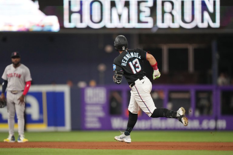 Heriberto Hernandez becomes first Marlin to reach 20 home runs
