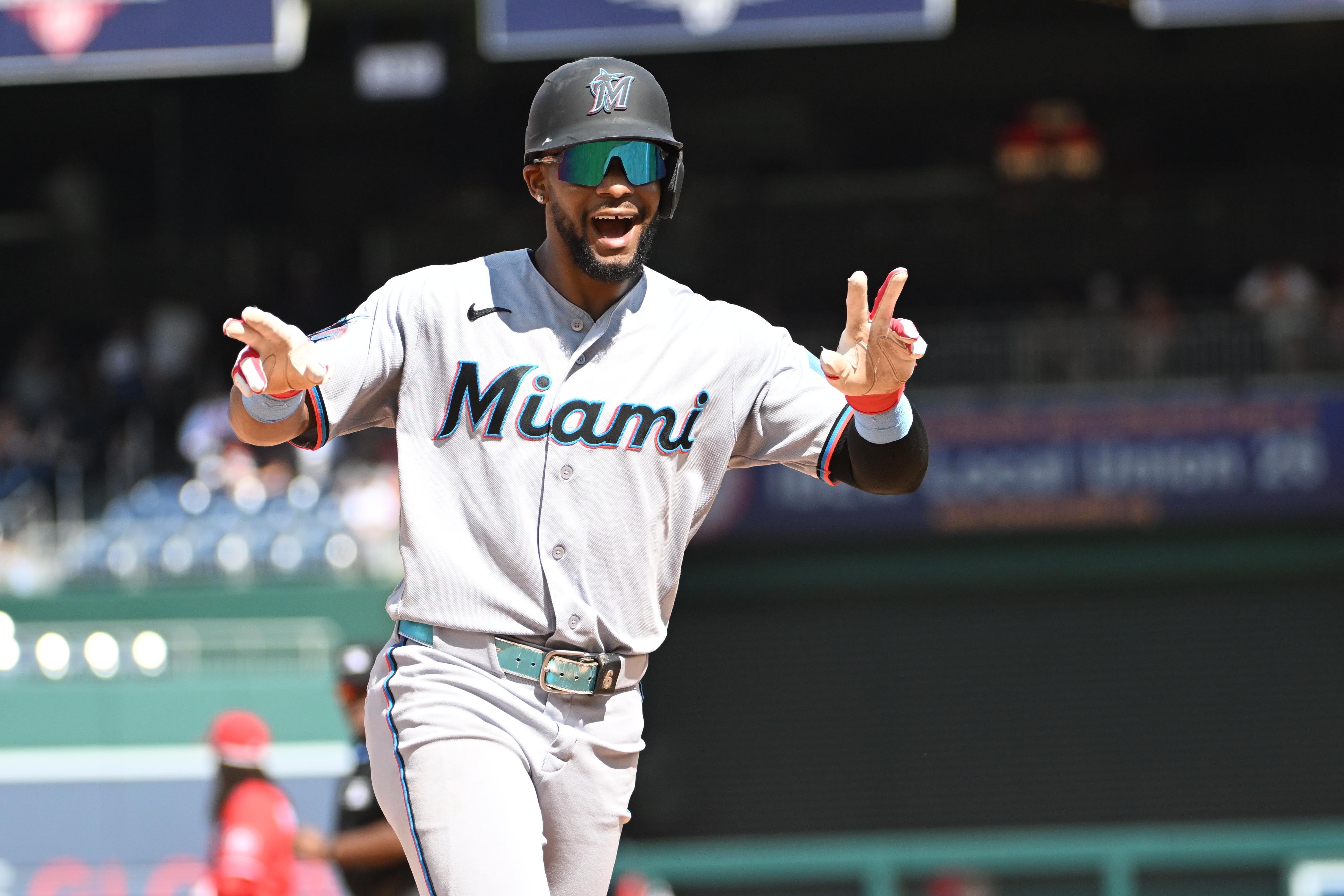 More information about "Down to final three outs, Marlins put up six unanswered to get back over .500"