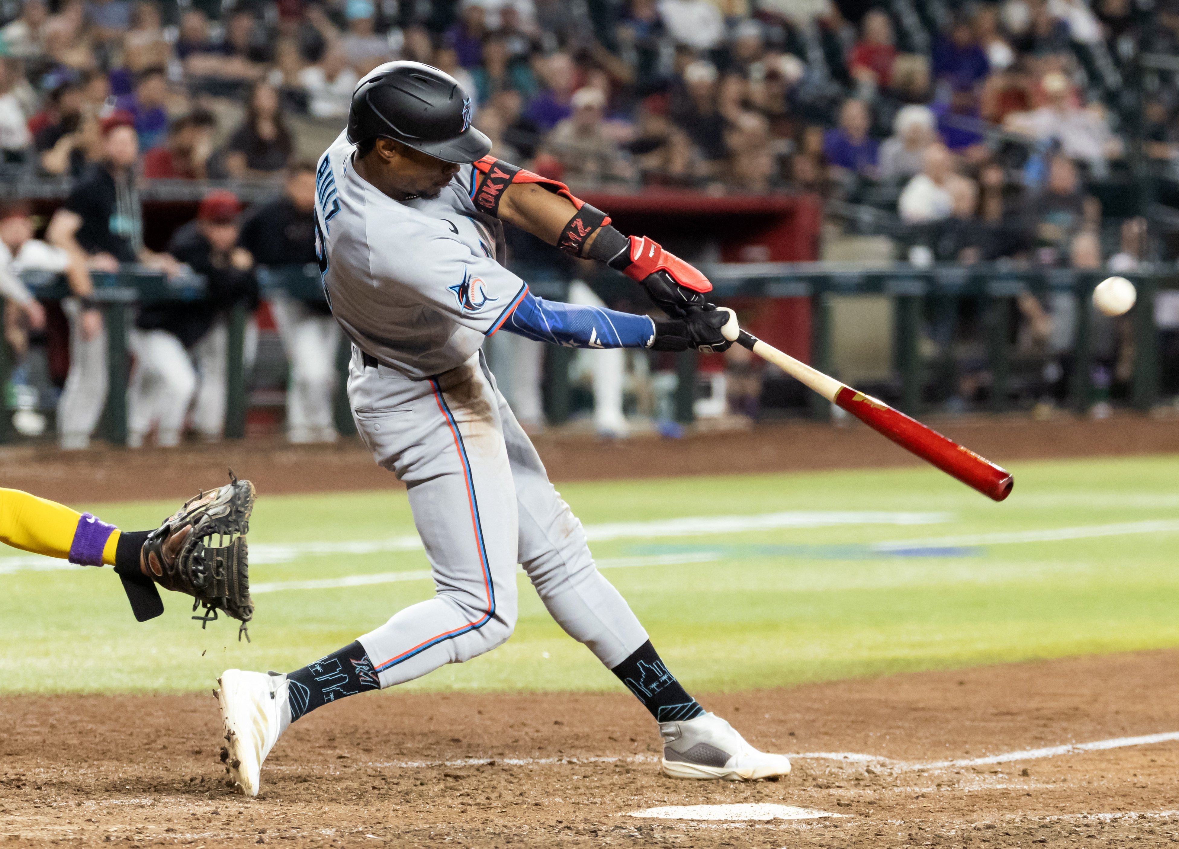 More information about "Ruiz plays hero for Marlins with game-winning double"