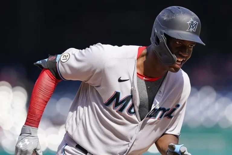 5-year Marliniversary: Sánchez's bomb caps 4-run 9th as Marlins stun Nats