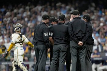 One Play Became a Tutorial for Baseball Fans About Ground Rules